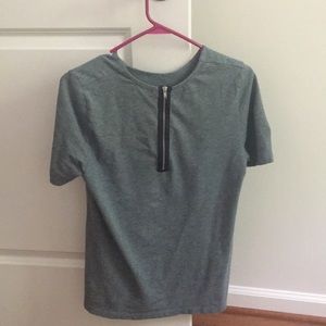 Gap Tee with zipper in the back